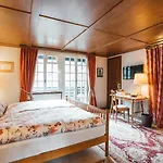 Alpine Chalet Turquino アパート *